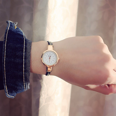 New Fashion Watch Women Simple Elegant Style Leather Strap Small Sliver Dial Casual Quartz Watch Ladies Popular Clock